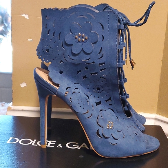 Heeled lace up bootie with open toe and eyelet cut out details - Picture 6 of 7